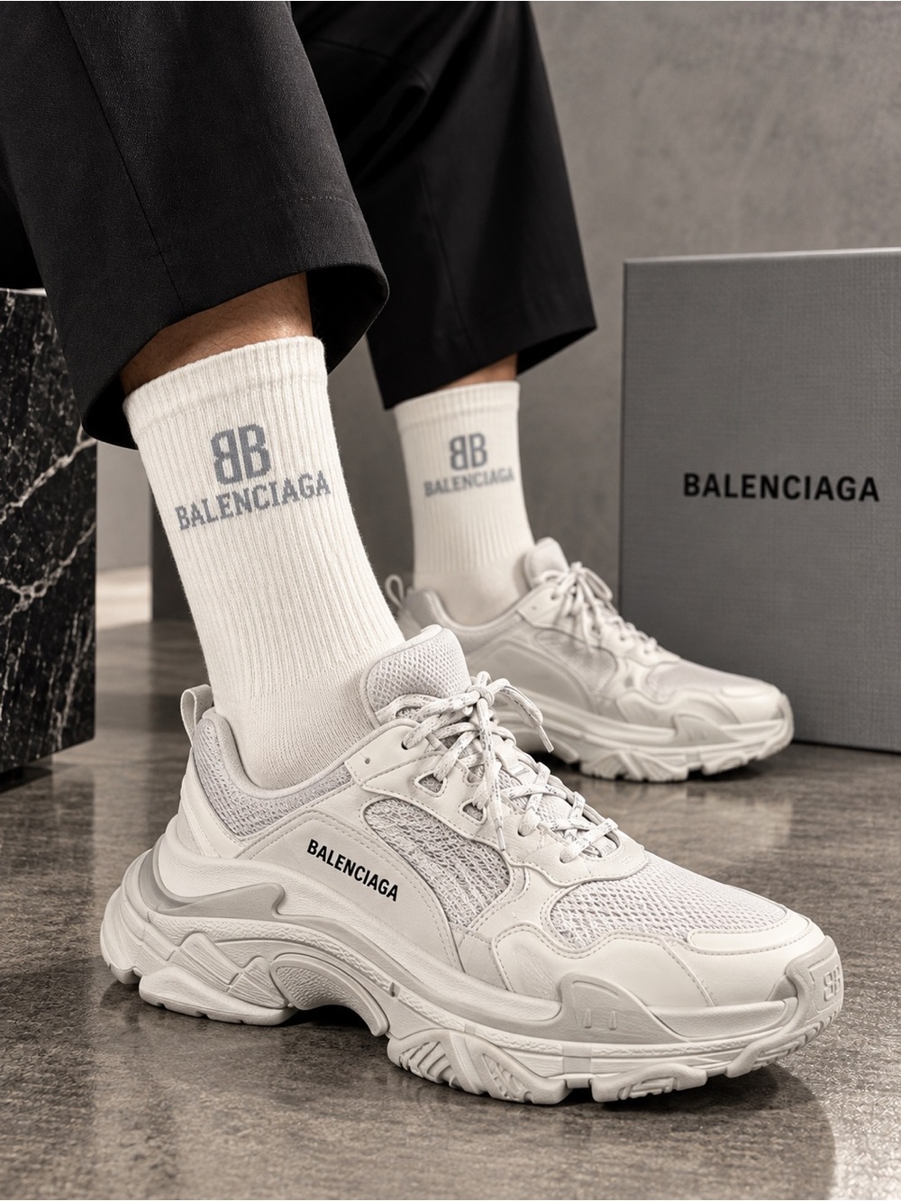 BALENCIAGA Men's White Logo Socks in White NEW
